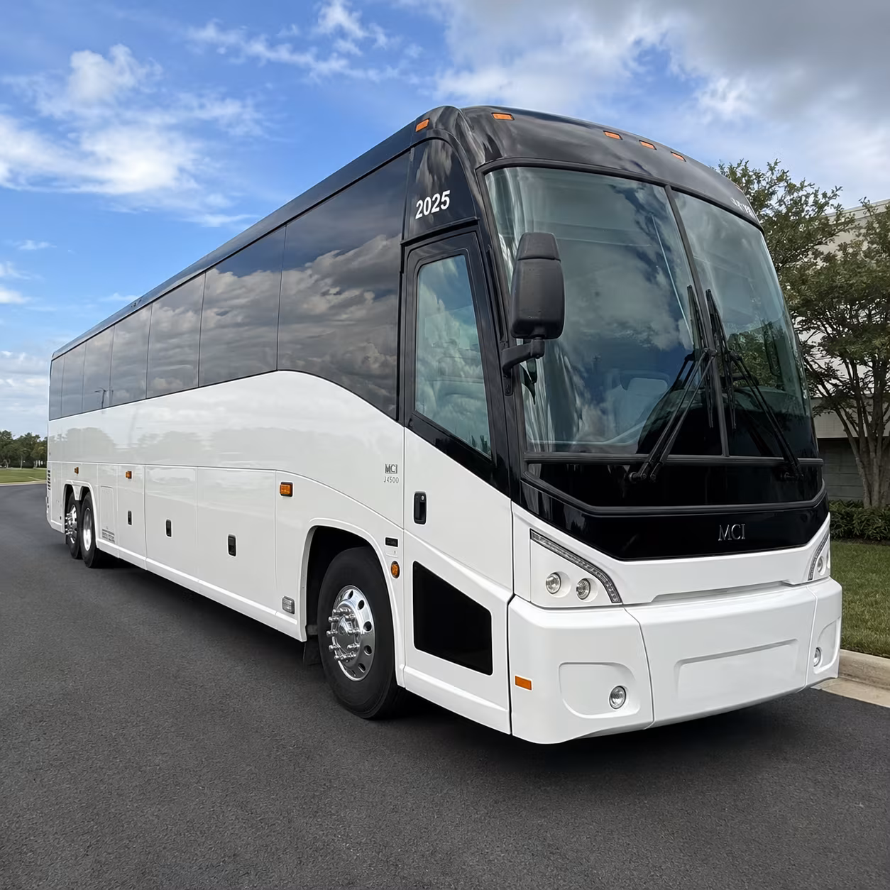 charter buses for warren sporting events and stadium runs
