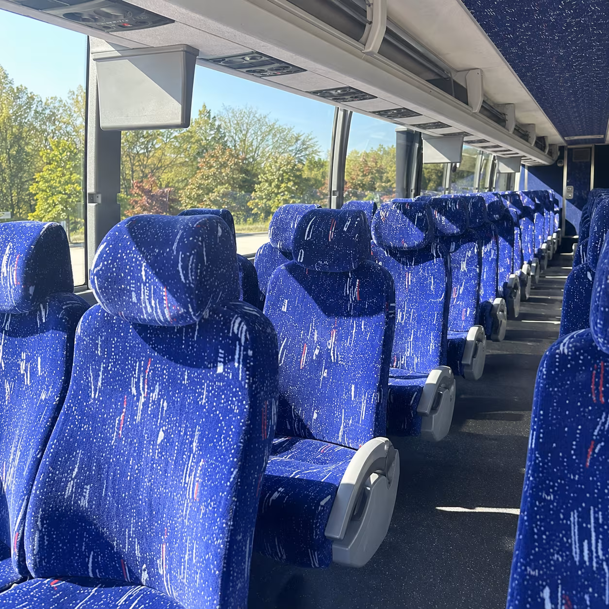 charter buses to pine knob music theatre shows in clarkston