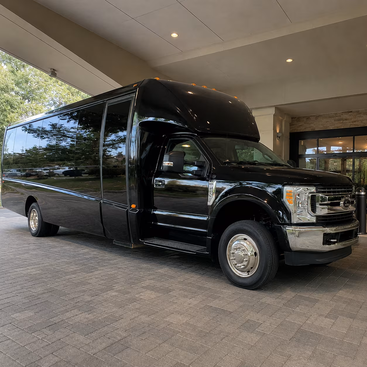 shuttle buses between warren hotels and macomb county conference venues