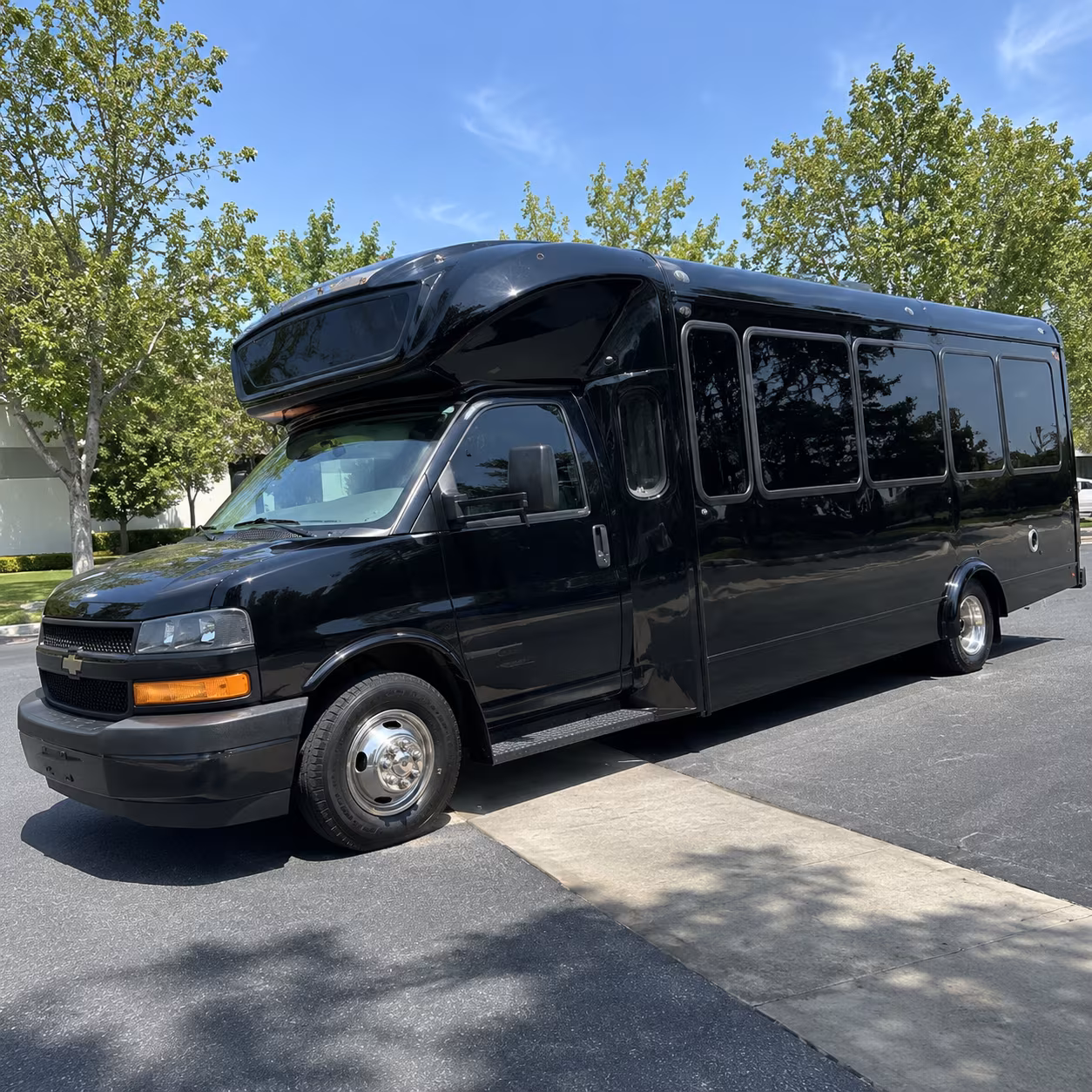 warren 15 passenger party bus