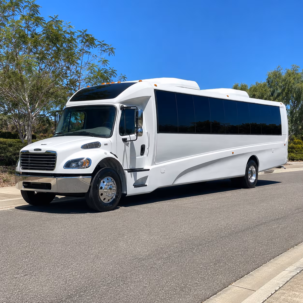 warren 25 passenger minibus