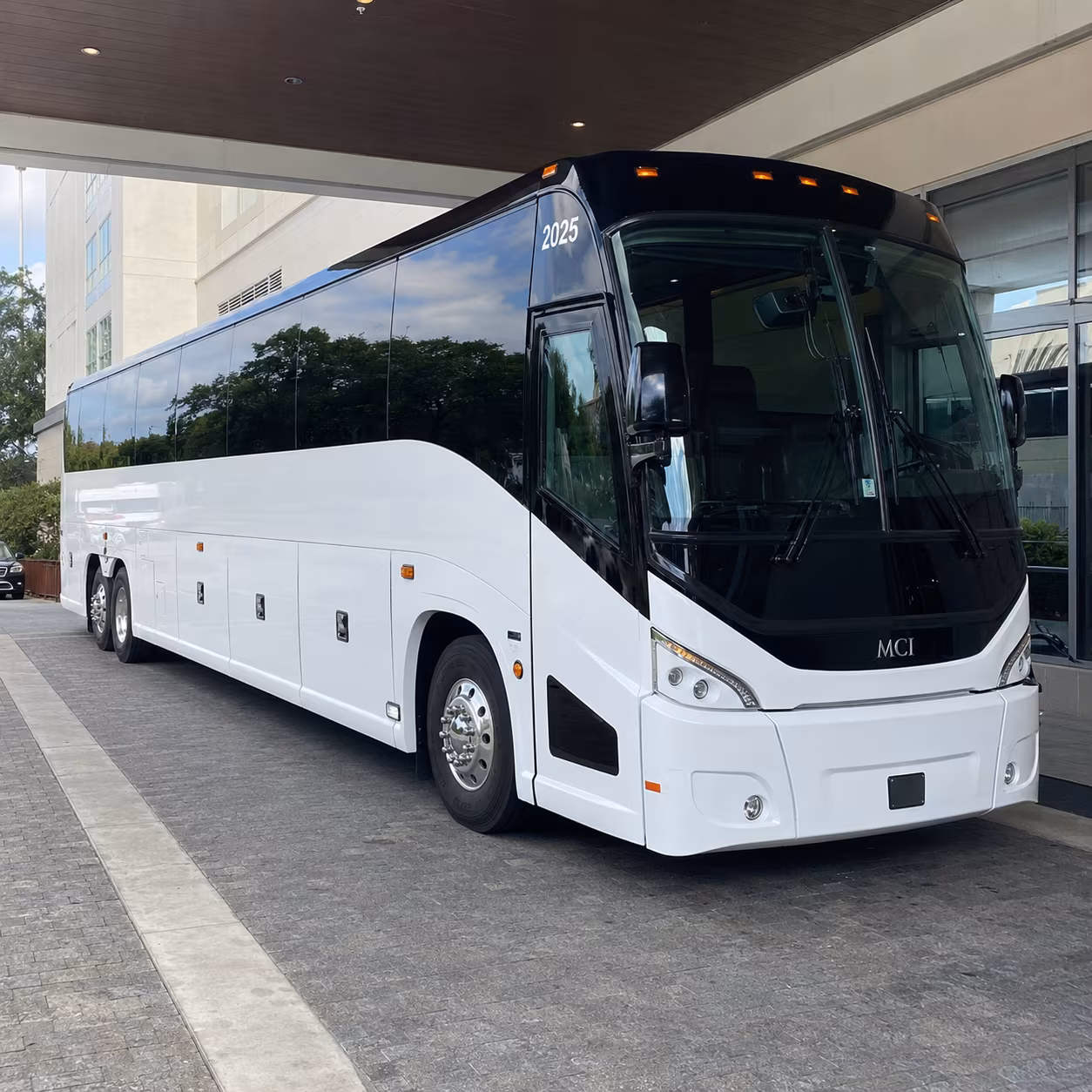 warren 54 passenger charter bus