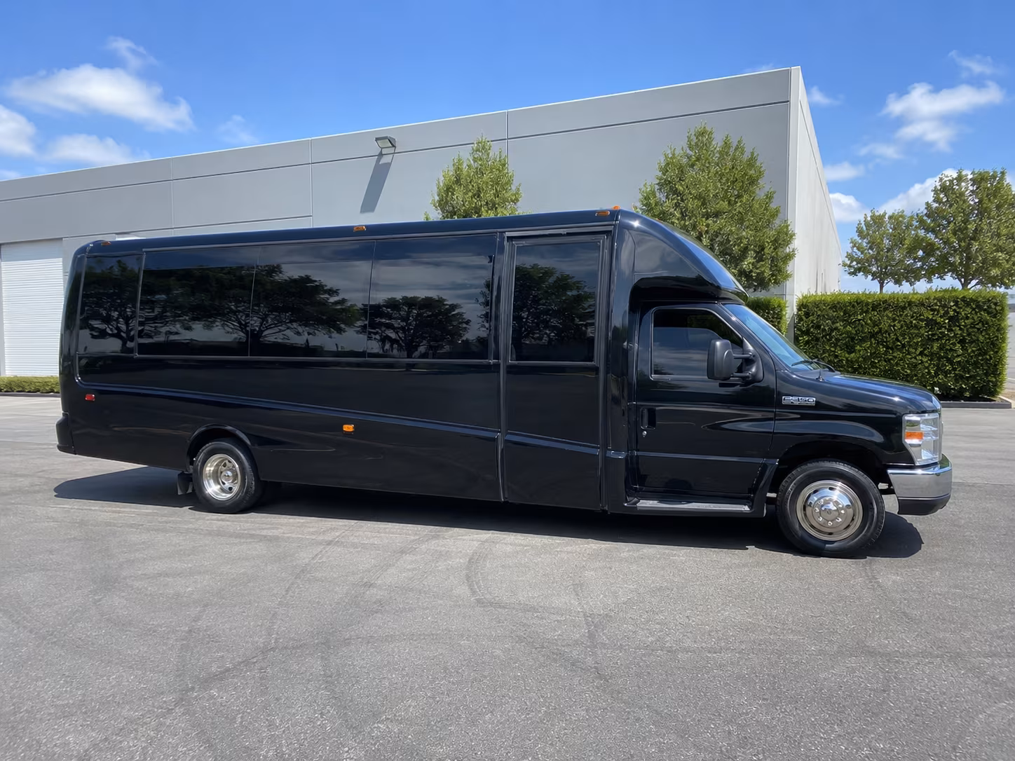 wedding party buses and shuttle buses in warren